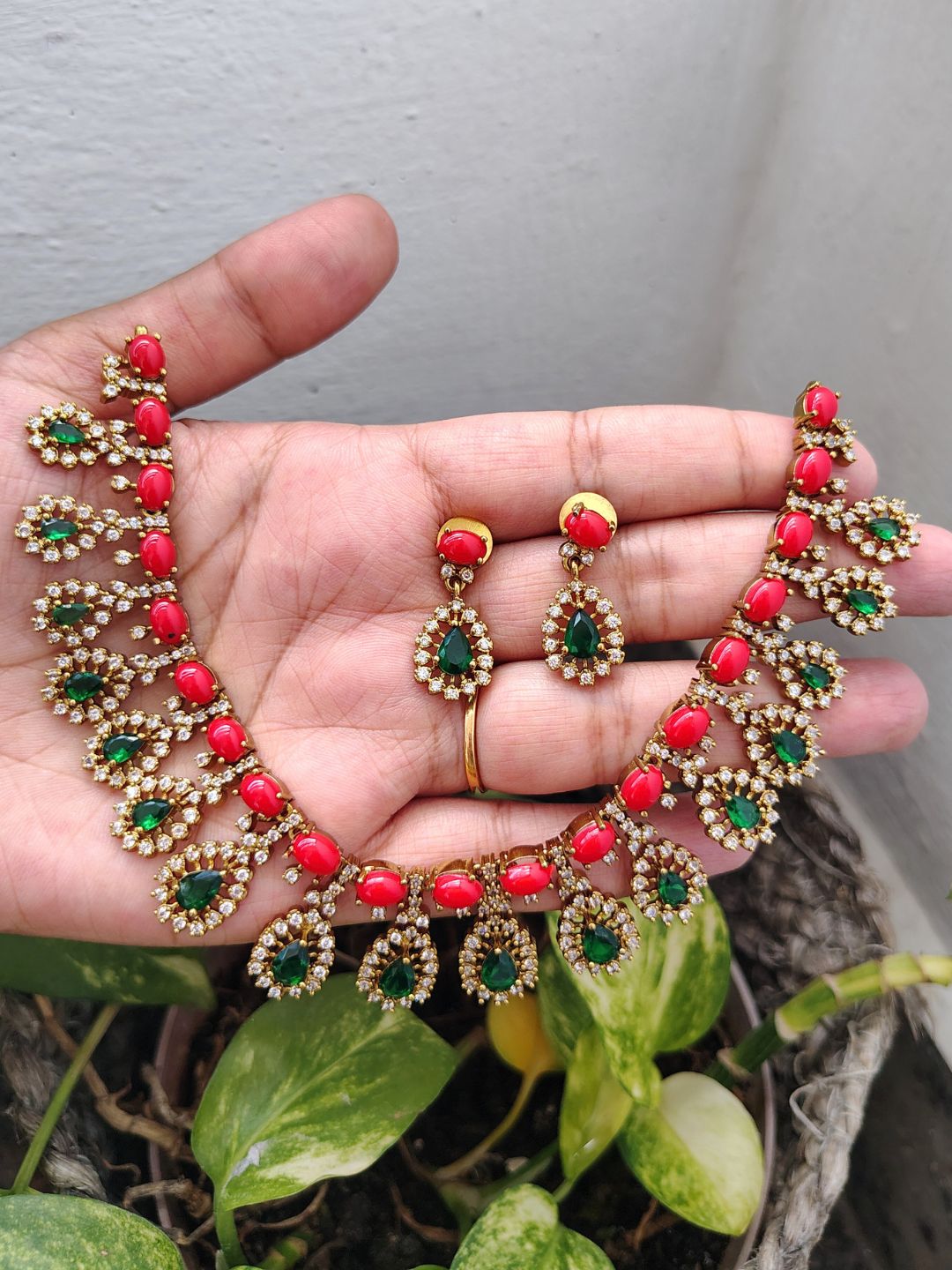 Z096 Coral green Gold look a-like necklace set