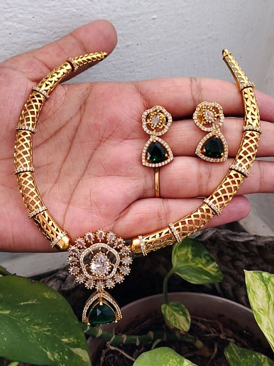 Z095 Gold look alike necklace set