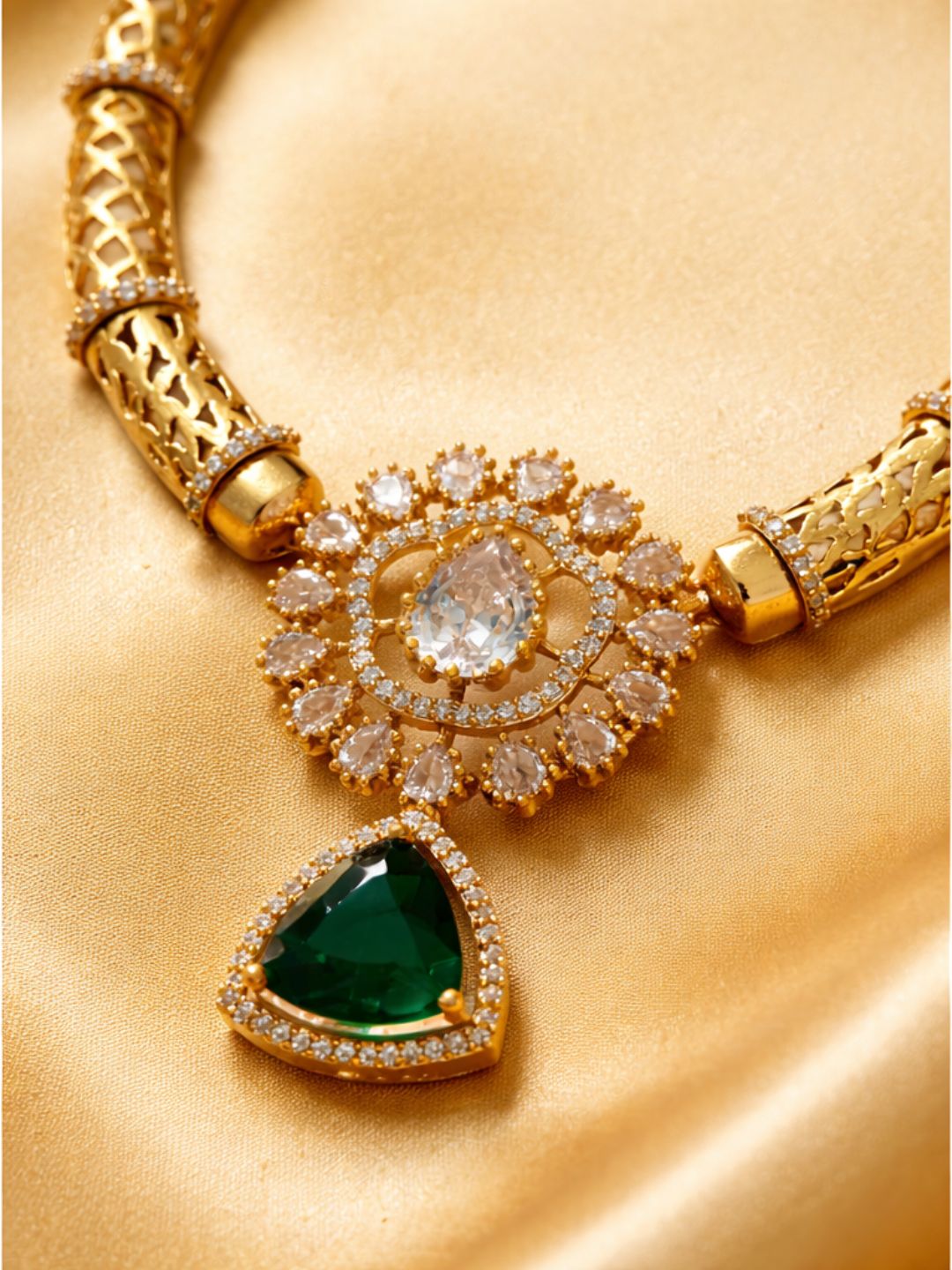 Z095 Gold look alike necklace set